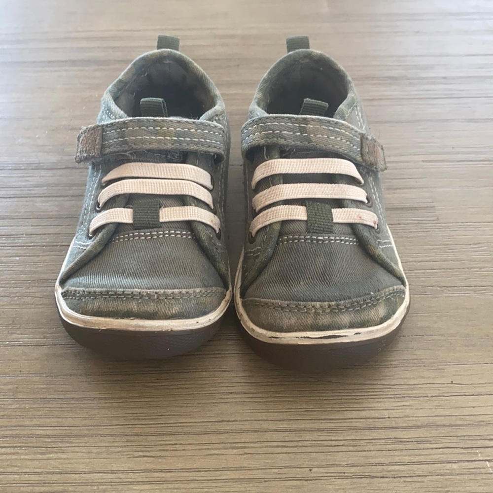 Stride Rite Dakota boys size 6.5 memory foam shoes